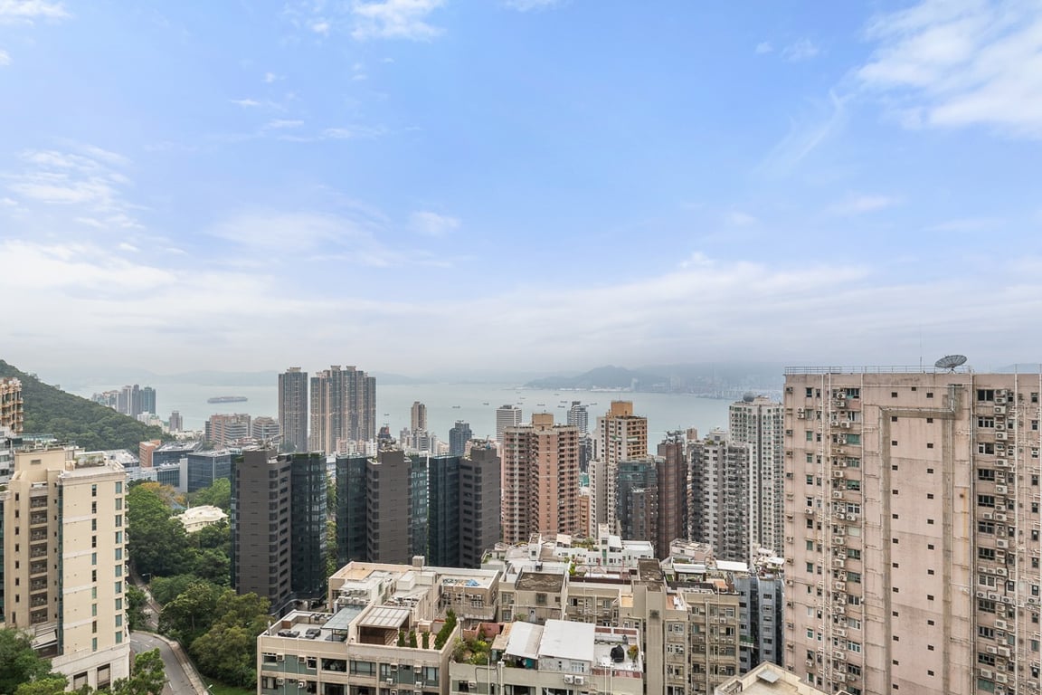 https://img.propertyraptor.com/cdn-cgi/imagedelivery/KD5bF_AFL0JDTbKLWF7z9g/ap8/ap8_001/hornet/prp/img/7223721874fc2e0030b11942d7007fb0-wtm.jpg/public