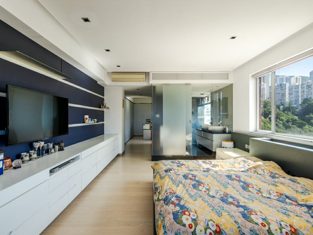 https://img.propertyraptor.com/cdn-cgi/imagedelivery/KD5bF_AFL0JDTbKLWF7z9g/ap8/ap8_001/hornet/prp/img/7233864d4fe911b79de89bf2b280489f.jpg/public