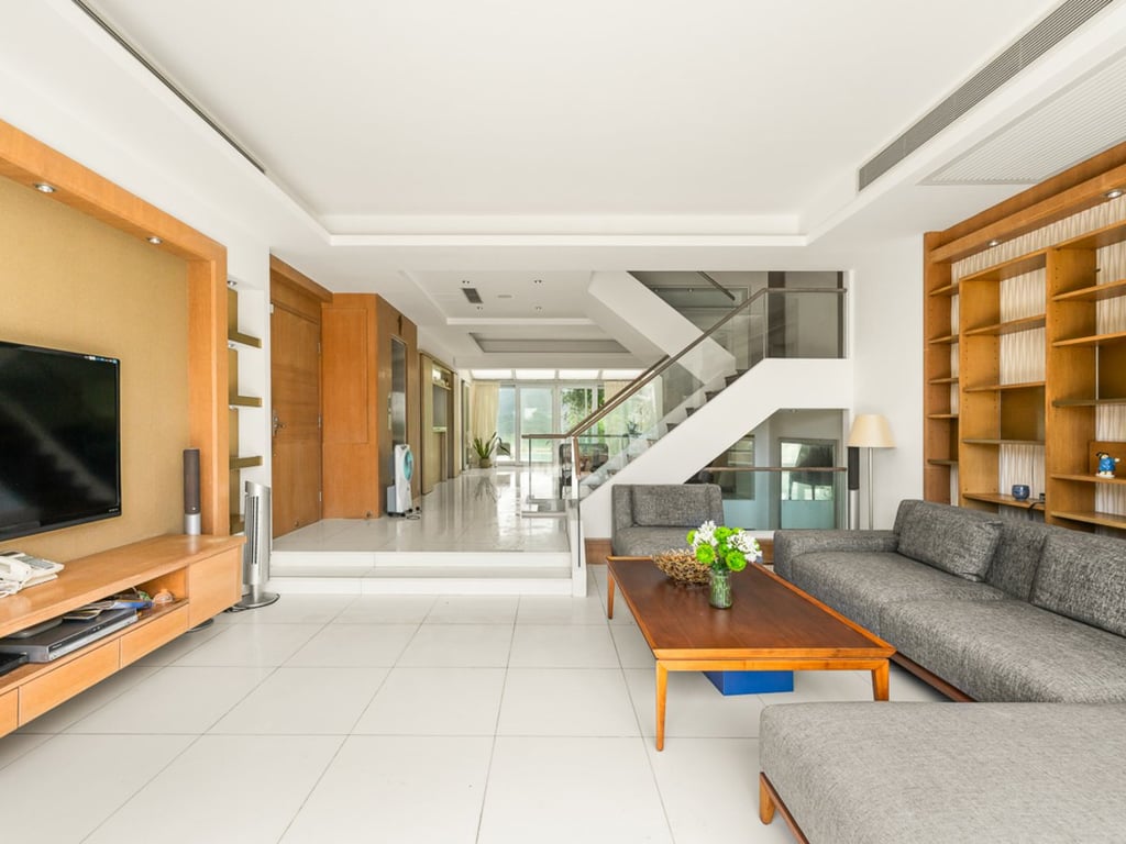 https://img.propertyraptor.com/cdn-cgi/imagedelivery/KD5bF_AFL0JDTbKLWF7z9g/ap8/ap8_001/hornet/prp/img/723d99d58f76ef151ddffd8164d5cb79.jpg/public