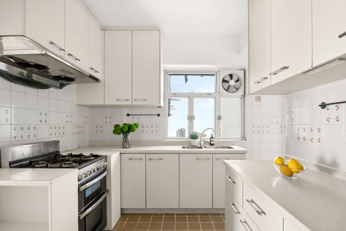 https://img.propertyraptor.com/cdn-cgi/imagedelivery/KD5bF_AFL0JDTbKLWF7z9g/ap8/ap8_001/hornet/prp/img/724109ce40b5c346f6eee14fa73b0af7-wtm.jpg/public