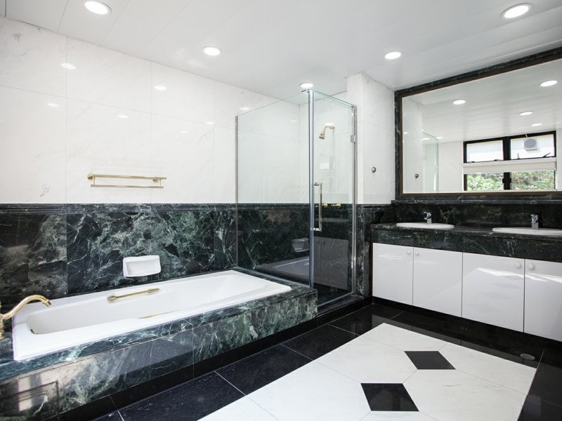 https://img.propertyraptor.com/cdn-cgi/imagedelivery/KD5bF_AFL0JDTbKLWF7z9g/ap8/ap8_001/hornet/prp/img/7247b3515e1a22bc2acba2d15cfb8e37.jpg/public