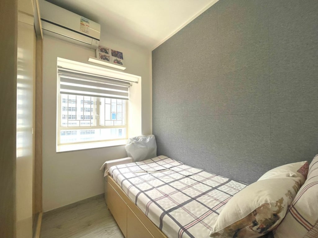 https://img.propertyraptor.com/cdn-cgi/imagedelivery/KD5bF_AFL0JDTbKLWF7z9g/ap8/ap8_001/hornet/prp/img/727437ff8fb8159876668cbff4fe1a9e.jpg/public