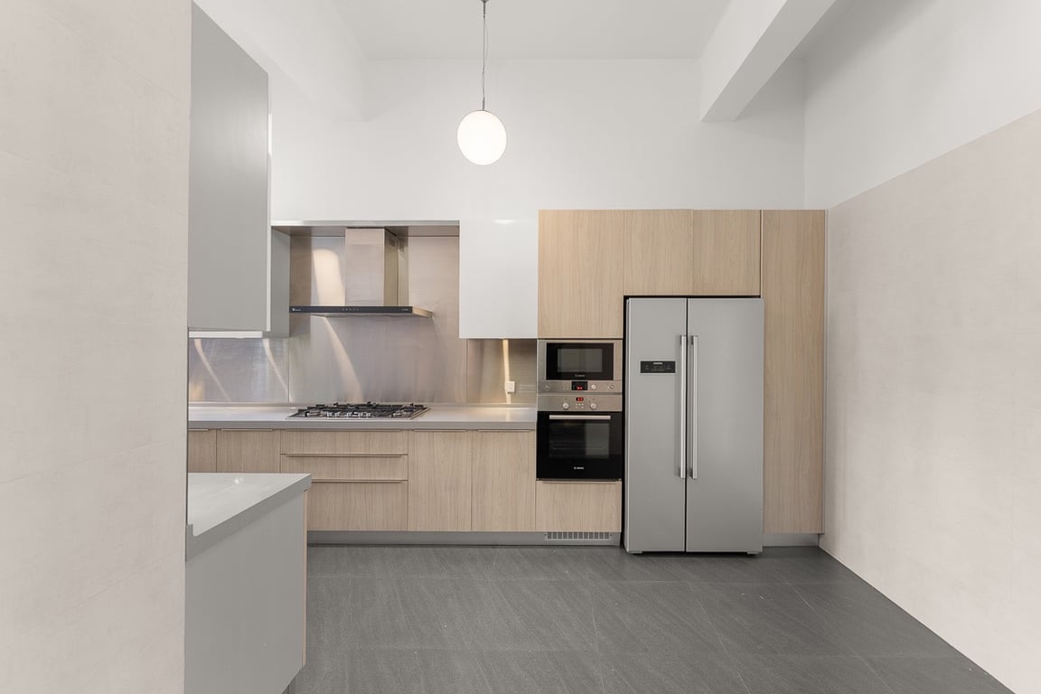 https://img.propertyraptor.com/cdn-cgi/imagedelivery/KD5bF_AFL0JDTbKLWF7z9g/ap8/ap8_001/hornet/prp/img/727501caee1fef6cfe00291d933d1ca9-wtm.jpg/public