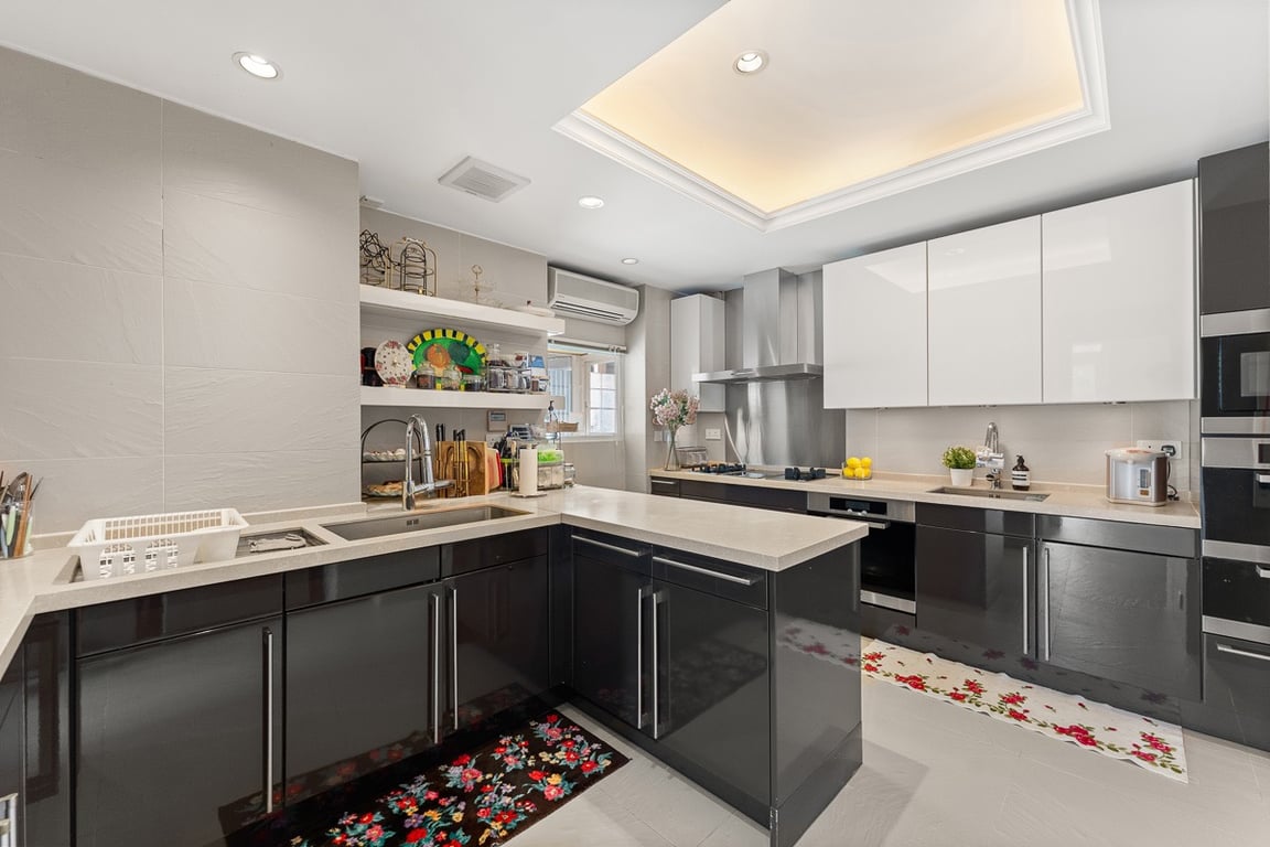 https://img.propertyraptor.com/cdn-cgi/imagedelivery/KD5bF_AFL0JDTbKLWF7z9g/ap8/ap8_001/hornet/prp/img/7284d32ed68e721b06d96f49ba71cc37-wtm.jpg/public