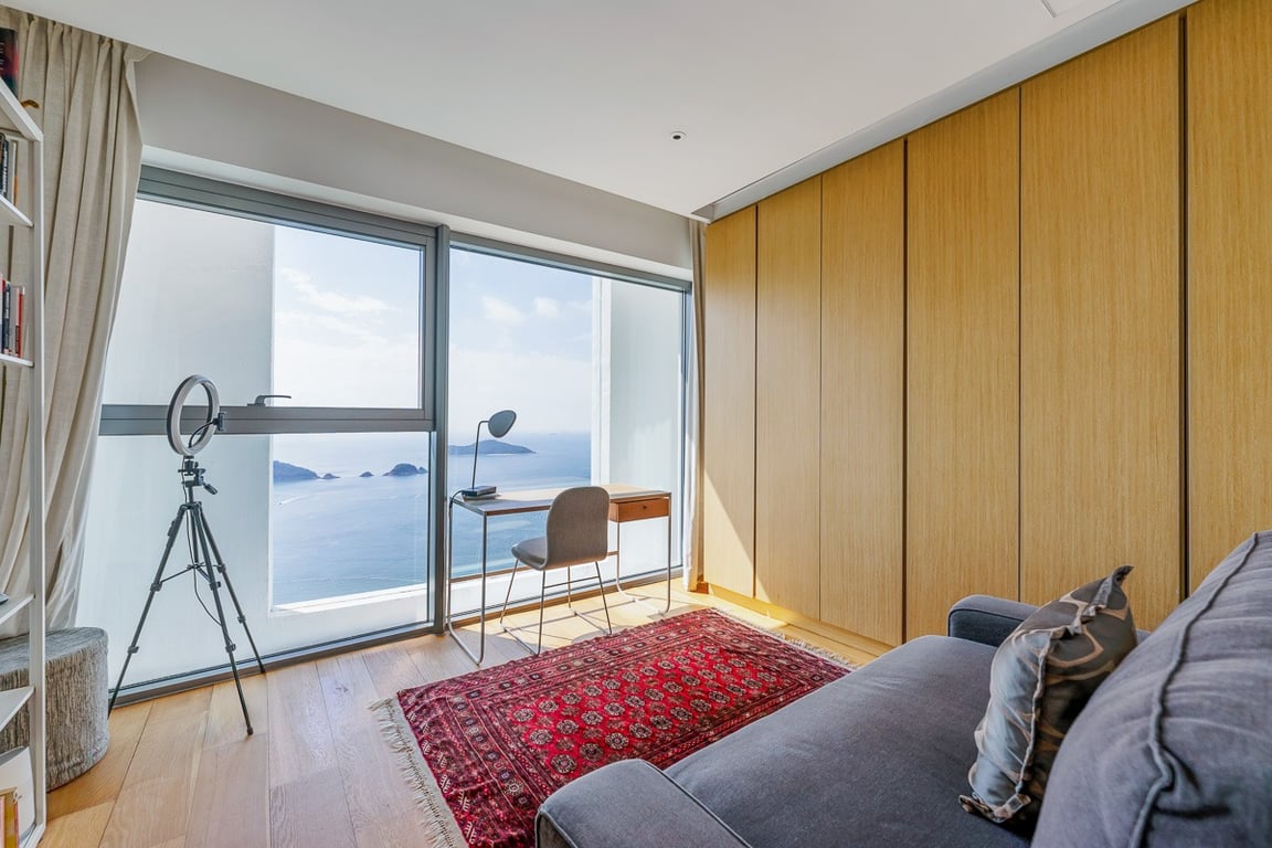 https://img.propertyraptor.com/cdn-cgi/imagedelivery/KD5bF_AFL0JDTbKLWF7z9g/ap8/ap8_001/hornet/prp/img/729b6f052c6e79e3fa475a9d75284672-wtm.jpg/public