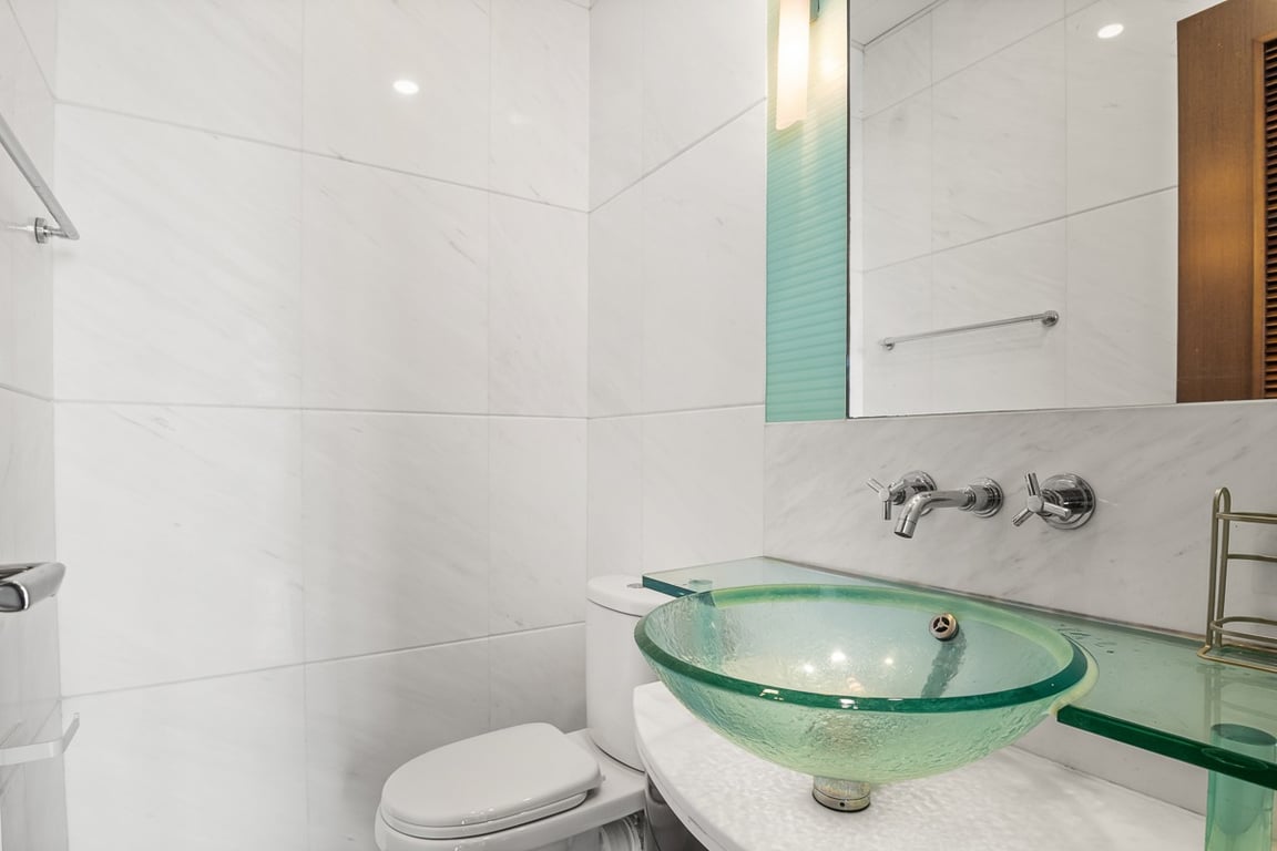 https://img.propertyraptor.com/cdn-cgi/imagedelivery/KD5bF_AFL0JDTbKLWF7z9g/ap8/ap8_001/hornet/prp/img/72b15b93ae99bc92bcb161f1ce11a016-wtm.jpg/public