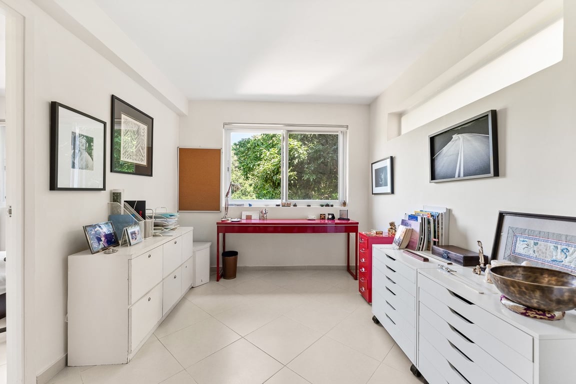 https://img.propertyraptor.com/cdn-cgi/imagedelivery/KD5bF_AFL0JDTbKLWF7z9g/ap8/ap8_001/hornet/prp/img/72f80da138f3390f2eccff17c1cd6ae1-wtm.jpg/public