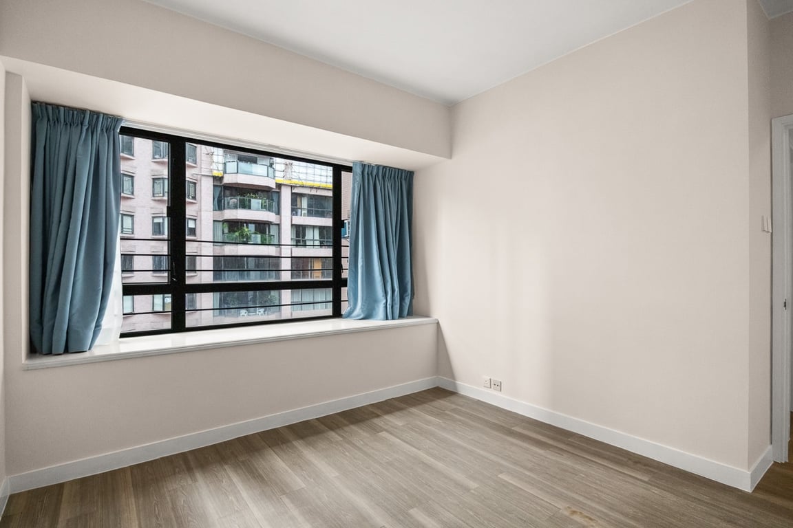 https://img.propertyraptor.com/cdn-cgi/imagedelivery/KD5bF_AFL0JDTbKLWF7z9g/ap8/ap8_001/hornet/prp/img/73161c7a79cab8afd1360ef43b5780af-wtm.jpg/public