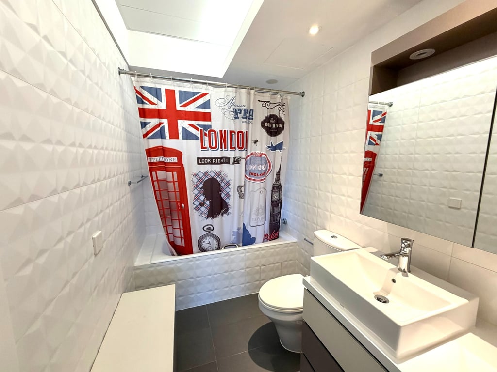 https://img.propertyraptor.com/cdn-cgi/imagedelivery/KD5bF_AFL0JDTbKLWF7z9g/ap8/ap8_001/hornet/prp/img/7361397c124be6b48fe0493463fe7c1f-wtm.jpg/public