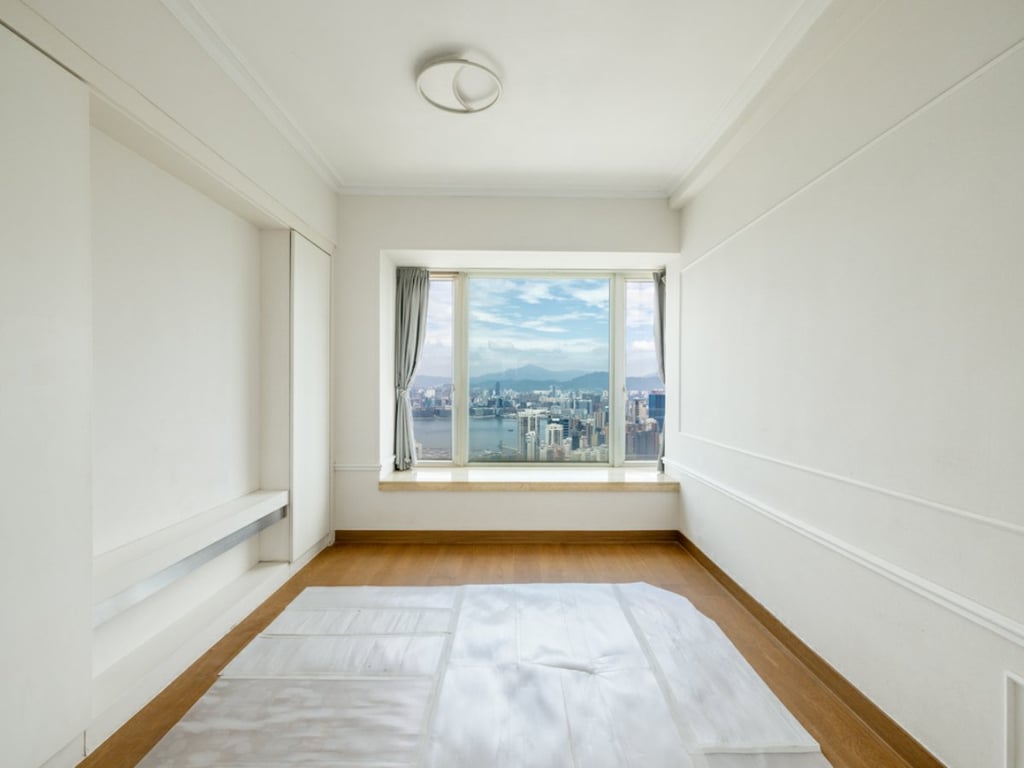 https://img.propertyraptor.com/cdn-cgi/imagedelivery/KD5bF_AFL0JDTbKLWF7z9g/ap8/ap8_001/hornet/prp/img/7369f0b1be95379b77b62f58673107ac.jpg/public
