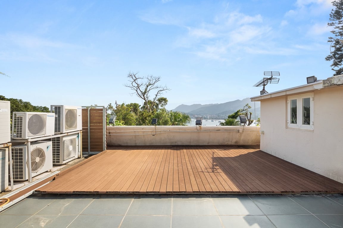 https://img.propertyraptor.com/cdn-cgi/imagedelivery/KD5bF_AFL0JDTbKLWF7z9g/ap8/ap8_001/hornet/prp/img/739ecfa6eed27c5771a48233621411c9-wtm.jpg/public