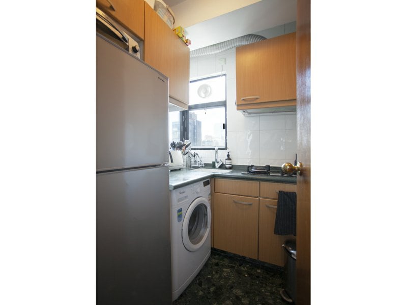 https://img.propertyraptor.com/cdn-cgi/imagedelivery/KD5bF_AFL0JDTbKLWF7z9g/ap8/ap8_001/hornet/prp/img/73aea0737e88860ccc44383ce1306320.jpg/public