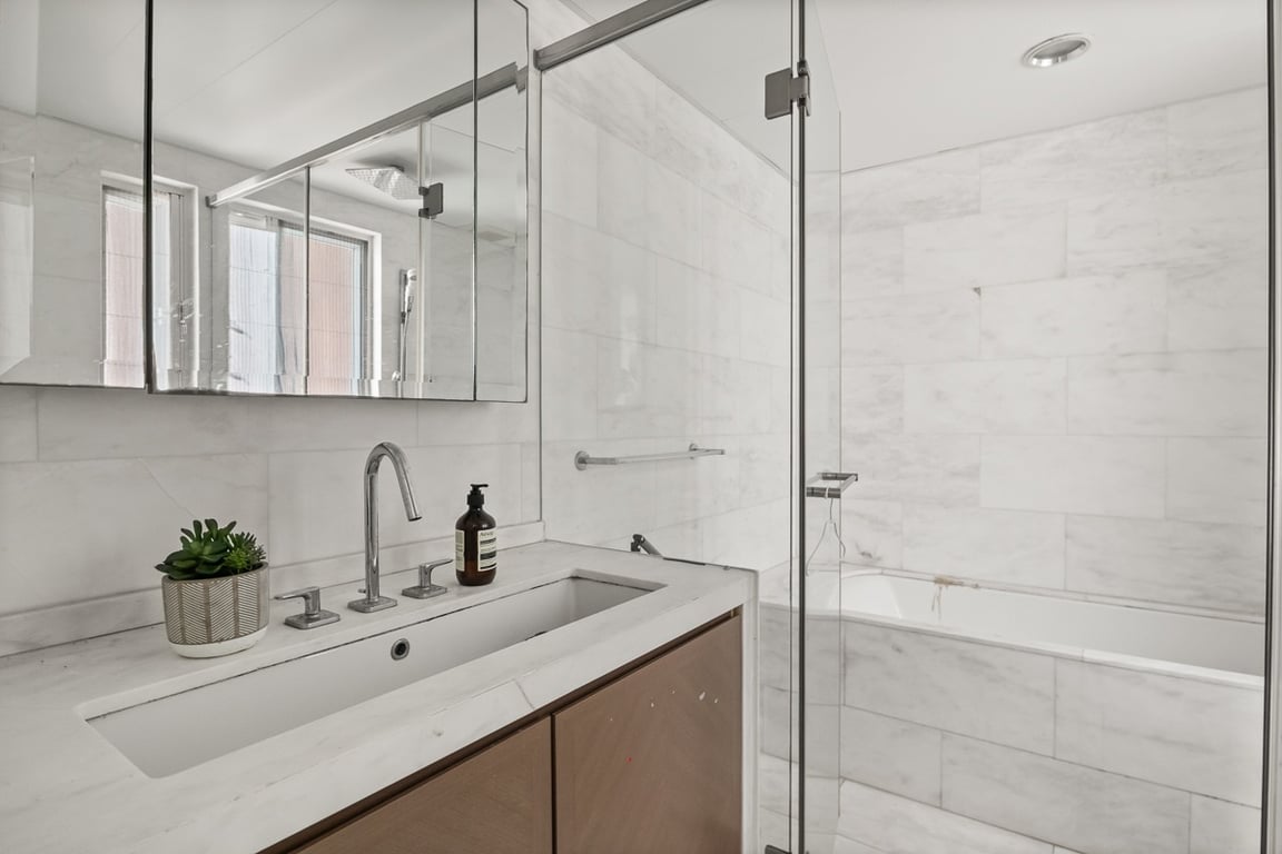 https://img.propertyraptor.com/cdn-cgi/imagedelivery/KD5bF_AFL0JDTbKLWF7z9g/ap8/ap8_001/hornet/prp/img/73bf5c02fd2d8437f3010a2e6a3f8c7f-wtm.jpg/public