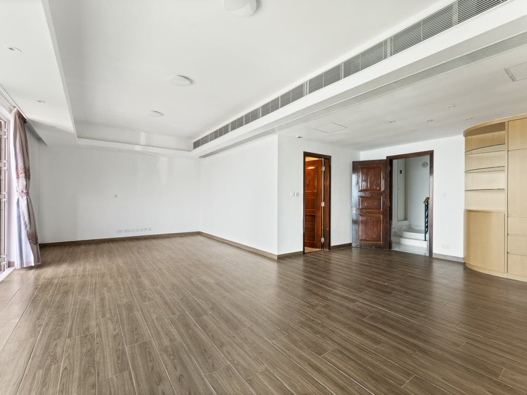 https://img.propertyraptor.com/cdn-cgi/imagedelivery/KD5bF_AFL0JDTbKLWF7z9g/ap8/ap8_001/hornet/prp/img/73e3f009781b65e528166c8830e3f939-wtm.jpg/public