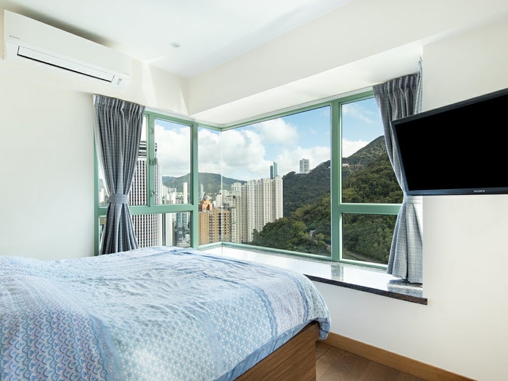 https://img.propertyraptor.com/cdn-cgi/imagedelivery/KD5bF_AFL0JDTbKLWF7z9g/ap8/ap8_001/hornet/prp/img/73e651d2a1433bc9f988b44f5dbc5dca.jpg/public