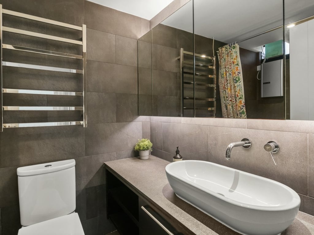 https://img.propertyraptor.com/cdn-cgi/imagedelivery/KD5bF_AFL0JDTbKLWF7z9g/ap8/ap8_001/hornet/prp/img/7427a96cb7cc0eb8f21a2e6c6dc893df-wtm.jpg/public