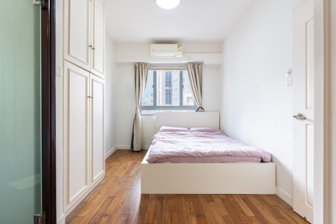 https://img.propertyraptor.com/cdn-cgi/imagedelivery/KD5bF_AFL0JDTbKLWF7z9g/ap8/ap8_001/hornet/prp/img/7468264c334e062f3e9f6295f1aca407-wtm.jpg/public