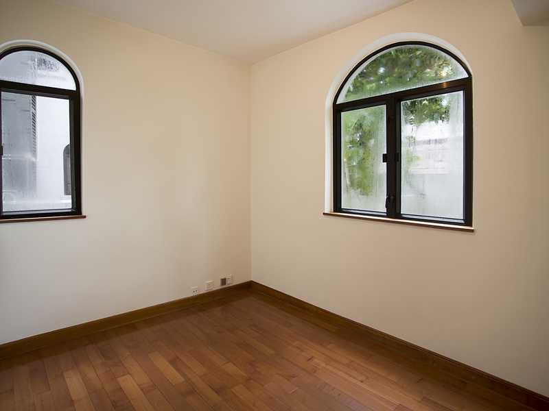 https://img.propertyraptor.com/cdn-cgi/imagedelivery/KD5bF_AFL0JDTbKLWF7z9g/ap8/ap8_001/hornet/prp/img/747827f946319b396ffe566ff647ff17.jpg/public