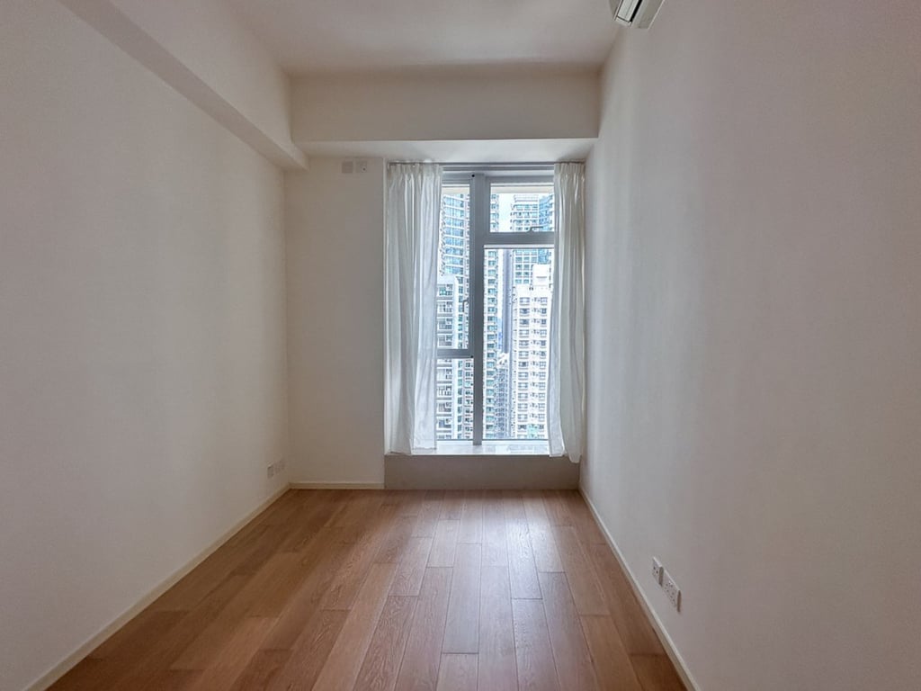 https://img.propertyraptor.com/cdn-cgi/imagedelivery/KD5bF_AFL0JDTbKLWF7z9g/ap8/ap8_001/hornet/prp/img/747e1c1184bc43526340dbdccd0ae926.jpg/public