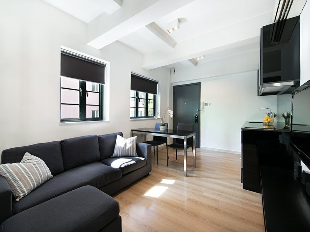 https://img.propertyraptor.com/cdn-cgi/imagedelivery/KD5bF_AFL0JDTbKLWF7z9g/ap8/ap8_001/hornet/prp/img/7490bc79c2c0fe5b0906b9d2a5bbe8b9.jpg/public