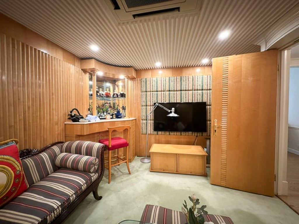 https://img.propertyraptor.com/cdn-cgi/imagedelivery/KD5bF_AFL0JDTbKLWF7z9g/ap8/ap8_001/hornet/prp/img/749693b9bef289b91c68dc994294666a.jpg/public