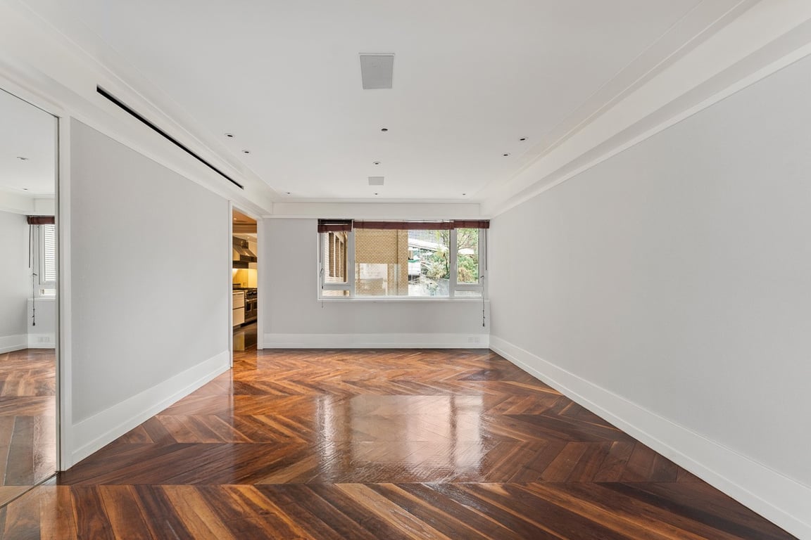 https://img.propertyraptor.com/cdn-cgi/imagedelivery/KD5bF_AFL0JDTbKLWF7z9g/ap8/ap8_001/hornet/prp/img/74d0059967c68789f944b4c0e12369e0-wtm.jpg/public