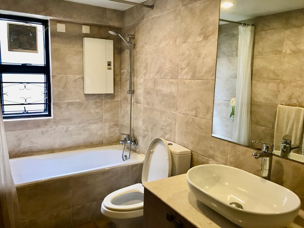 https://img.propertyraptor.com/cdn-cgi/imagedelivery/KD5bF_AFL0JDTbKLWF7z9g/ap8/ap8_001/hornet/prp/img/74d60ae3a202e3b4eecfd217cd81f9eb-wtm.jpg/public