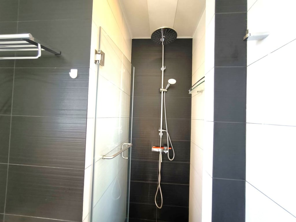 https://img.propertyraptor.com/cdn-cgi/imagedelivery/KD5bF_AFL0JDTbKLWF7z9g/ap8/ap8_001/hornet/prp/img/7510652d554b4e9c5cc9f89de4c54127-wtm.jpg/public