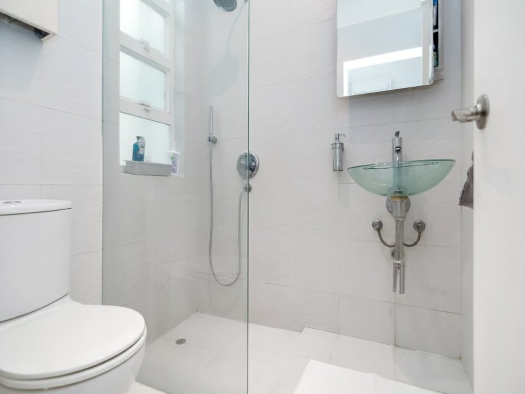 https://img.propertyraptor.com/cdn-cgi/imagedelivery/KD5bF_AFL0JDTbKLWF7z9g/ap8/ap8_001/hornet/prp/img/7516fabf2157c6e8d1e1fc651c8c9b9d.jpg/public