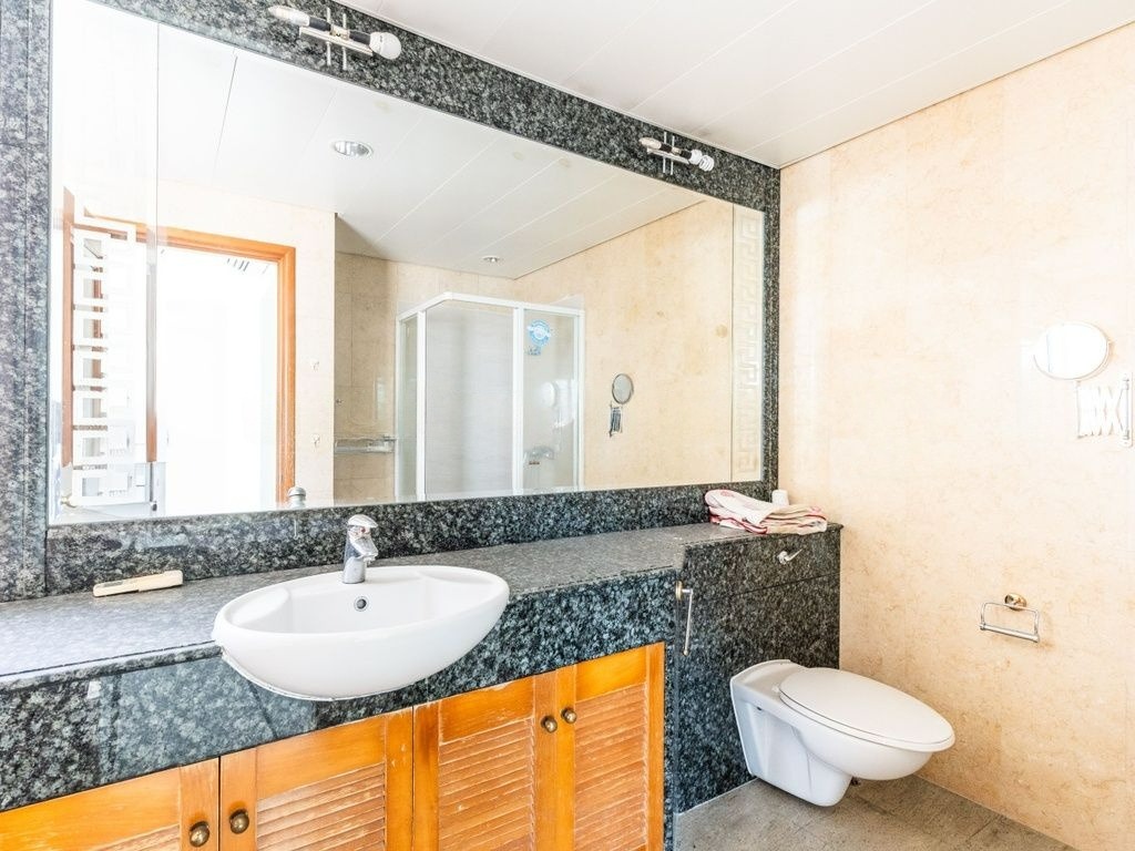 https://img.propertyraptor.com/cdn-cgi/imagedelivery/KD5bF_AFL0JDTbKLWF7z9g/ap8/ap8_001/hornet/prp/img/751e97685352b3e37fa3c1562bdd1271-wtm.jpg/public