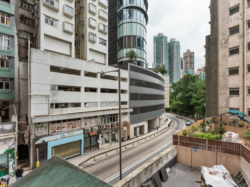 https://img.propertyraptor.com/cdn-cgi/imagedelivery/KD5bF_AFL0JDTbKLWF7z9g/ap8/ap8_001/hornet/prp/img/75373417fd423bfbf6c8c84d1887d98b-wtm.jpg/public