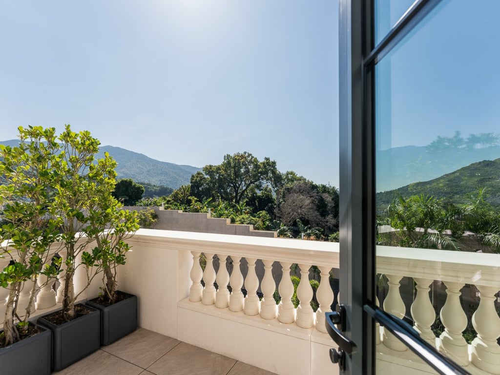 https://img.propertyraptor.com/cdn-cgi/imagedelivery/KD5bF_AFL0JDTbKLWF7z9g/ap8/ap8_001/hornet/prp/img/755a728d728400bf6d7ff6d6d6730260.jpg/public
