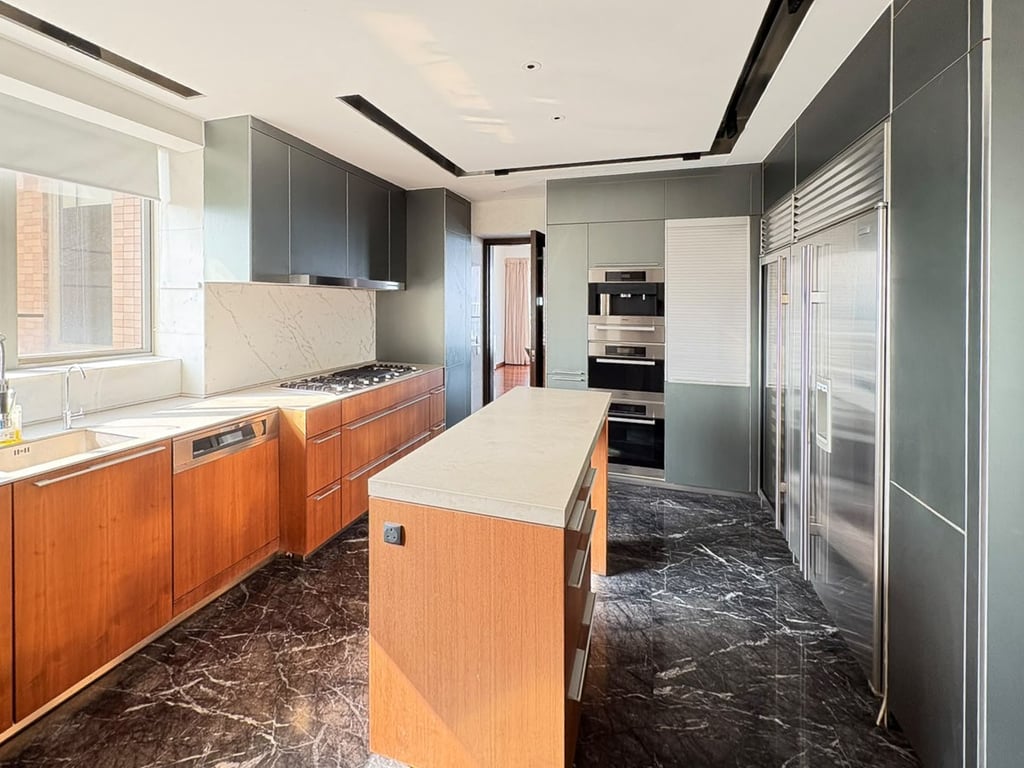 https://img.propertyraptor.com/cdn-cgi/imagedelivery/KD5bF_AFL0JDTbKLWF7z9g/ap8/ap8_001/hornet/prp/img/755b05bc994aa7f84377b50f13d3e0d7-wtm.jpg/public