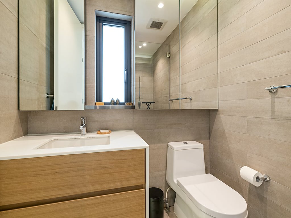 https://img.propertyraptor.com/cdn-cgi/imagedelivery/KD5bF_AFL0JDTbKLWF7z9g/ap8/ap8_001/hornet/prp/img/75755e22ec1a2fa132be1fbe4349f3cf.jpg/public