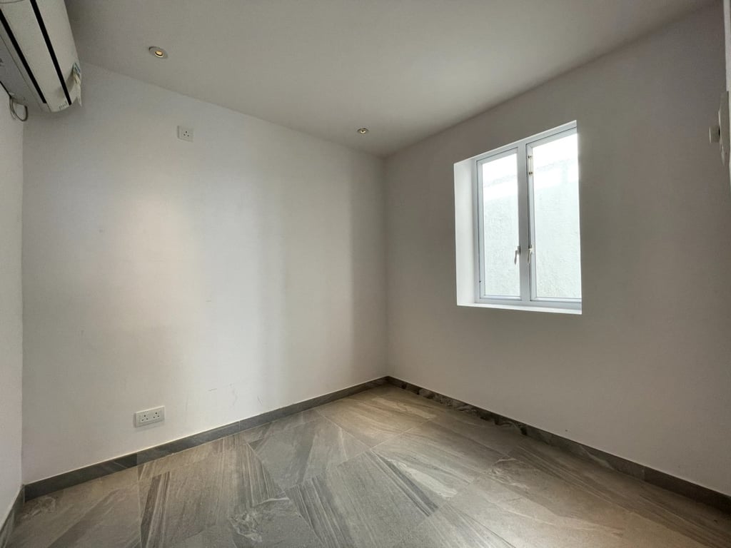 https://img.propertyraptor.com/cdn-cgi/imagedelivery/KD5bF_AFL0JDTbKLWF7z9g/ap8/ap8_001/hornet/prp/img/757f4c40f20ce7e91358afe19fb88ea8.jpg/public