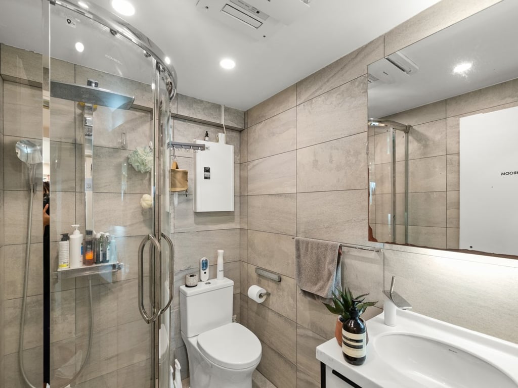 https://img.propertyraptor.com/cdn-cgi/imagedelivery/KD5bF_AFL0JDTbKLWF7z9g/ap8/ap8_001/hornet/prp/img/75c5878b71c1b476b1e8432fc7105009.jpg/public
