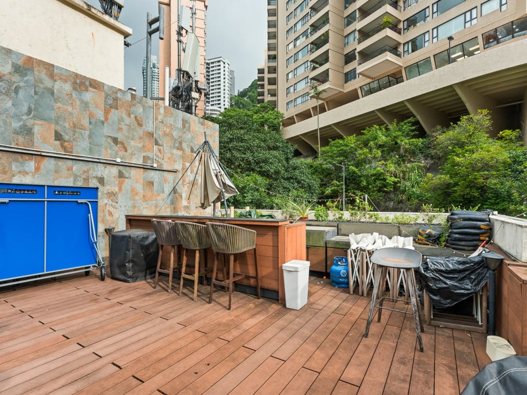 https://img.propertyraptor.com/cdn-cgi/imagedelivery/KD5bF_AFL0JDTbKLWF7z9g/ap8/ap8_001/hornet/prp/img/75e13e2775221d5a99fac9cb2e6629a6-wtm.jpg/public