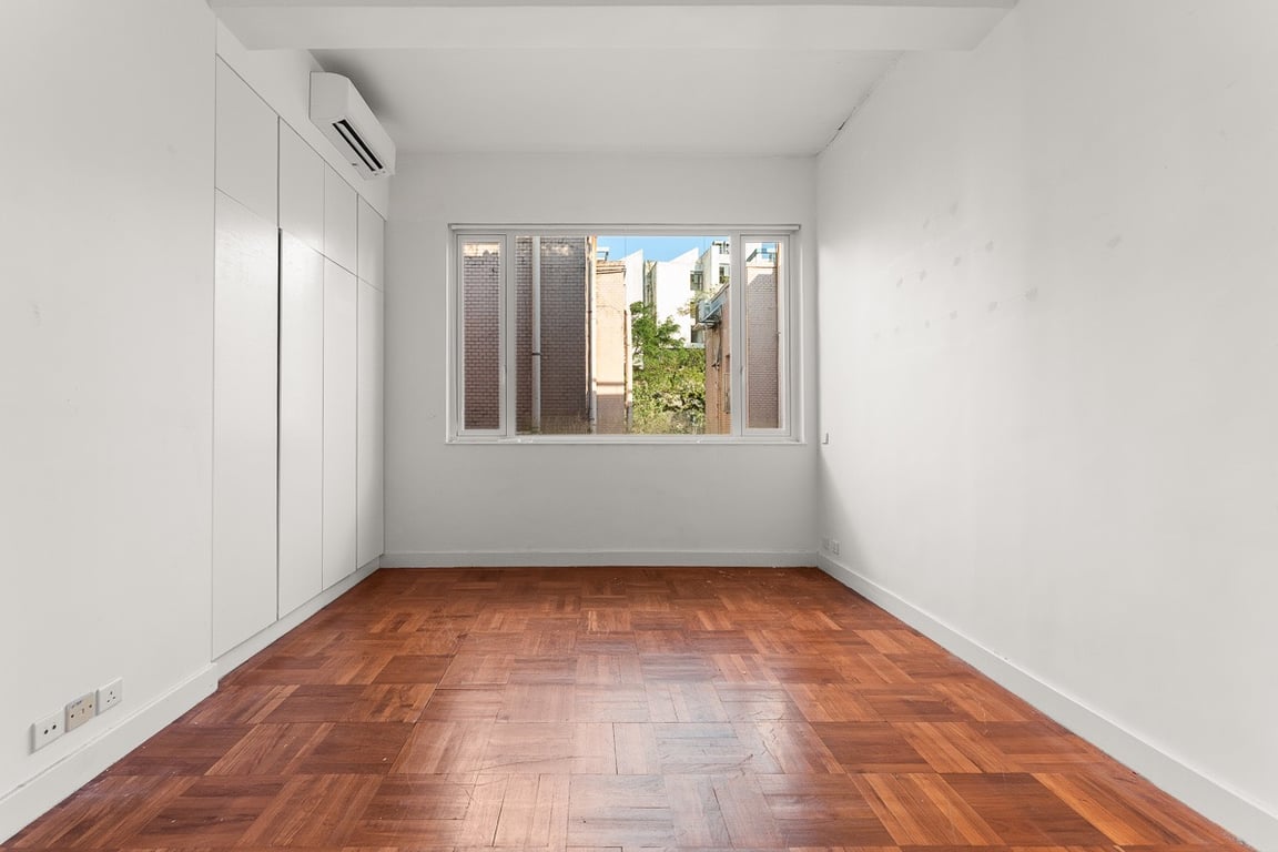 https://img.propertyraptor.com/cdn-cgi/imagedelivery/KD5bF_AFL0JDTbKLWF7z9g/ap8/ap8_001/hornet/prp/img/760742000b45143f322ca31ed0a20f0e-wtm.jpg/public
