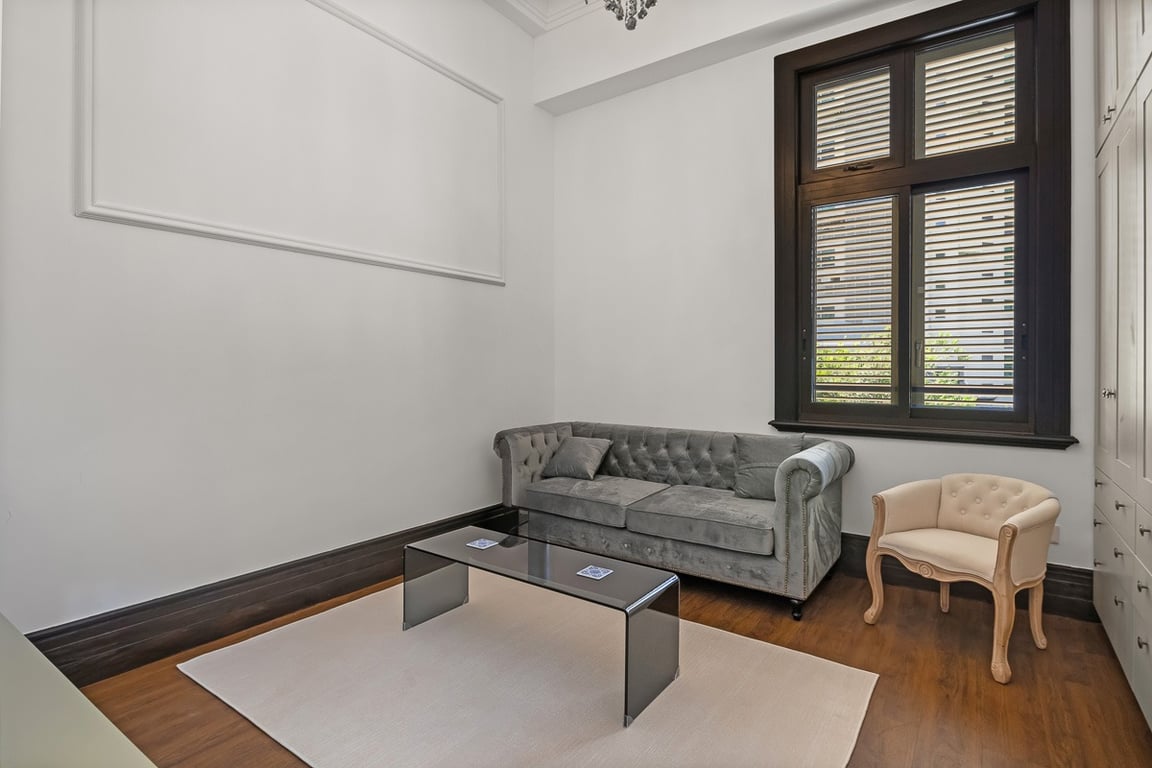 https://img.propertyraptor.com/cdn-cgi/imagedelivery/KD5bF_AFL0JDTbKLWF7z9g/ap8/ap8_001/hornet/prp/img/760be6578f5e3fa7dd39a0727b47091b-wtm.jpg/public