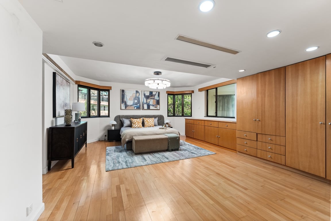 https://img.propertyraptor.com/cdn-cgi/imagedelivery/KD5bF_AFL0JDTbKLWF7z9g/ap8/ap8_001/hornet/prp/img/7623ae0fc1d0d69d08d9fe27df987639-wtm.jpg/public