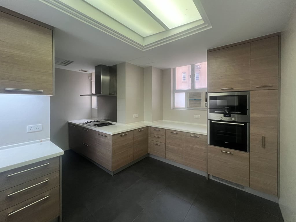 https://img.propertyraptor.com/cdn-cgi/imagedelivery/KD5bF_AFL0JDTbKLWF7z9g/ap8/ap8_001/hornet/prp/img/76249d4ed849b6460e1c58baa63266ac.jpg/public