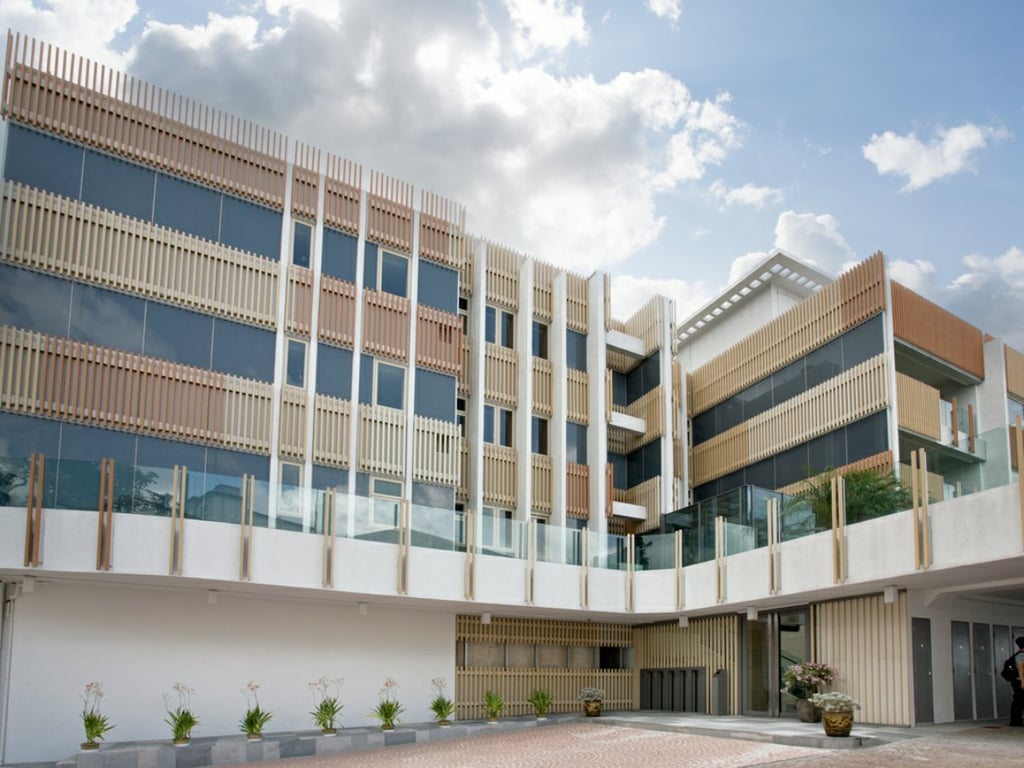 https://img.propertyraptor.com/cdn-cgi/imagedelivery/KD5bF_AFL0JDTbKLWF7z9g/ap8/ap8_001/hornet/prp/img/7666ebe940b1f9b1df0078fa6d1f6b4a.jpg/public