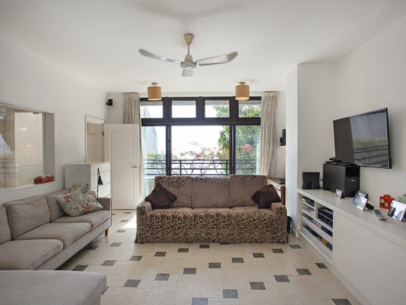 https://img.propertyraptor.com/cdn-cgi/imagedelivery/KD5bF_AFL0JDTbKLWF7z9g/ap8/ap8_001/hornet/prp/img/76b9dd326eeb9d50de14c5da40d3f026.jpg/public
