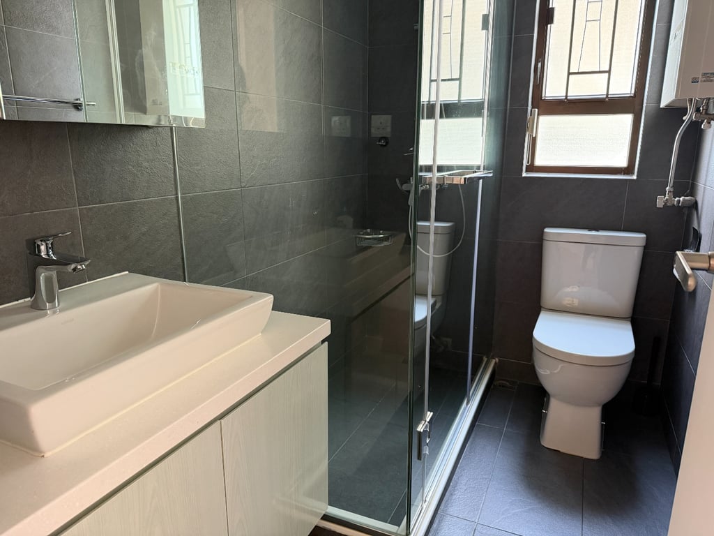 https://img.propertyraptor.com/cdn-cgi/imagedelivery/KD5bF_AFL0JDTbKLWF7z9g/ap8/ap8_001/hornet/prp/img/76cc9ae7728115d803318718d18bd5f1-wtm.jpg/public