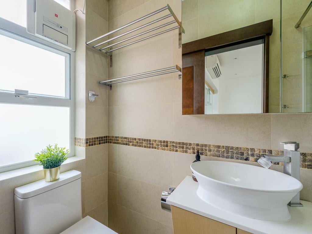 https://img.propertyraptor.com/cdn-cgi/imagedelivery/KD5bF_AFL0JDTbKLWF7z9g/ap8/ap8_001/hornet/prp/img/772a06c1dd68348a70affacaaf2ab3e5.jpg/public