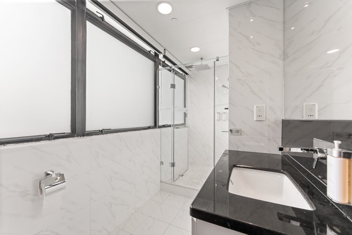 https://img.propertyraptor.com/cdn-cgi/imagedelivery/KD5bF_AFL0JDTbKLWF7z9g/ap8/ap8_001/hornet/prp/img/773ba8e7e1d5a07f047d8ab0cb38d1e9-wtm.jpg/public
