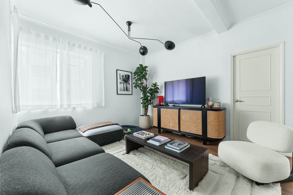 https://img.propertyraptor.com/cdn-cgi/imagedelivery/KD5bF_AFL0JDTbKLWF7z9g/ap8/ap8_001/hornet/prp/img/773d2f95349143cda62d8451a52fa52d-wtm.jpg/public