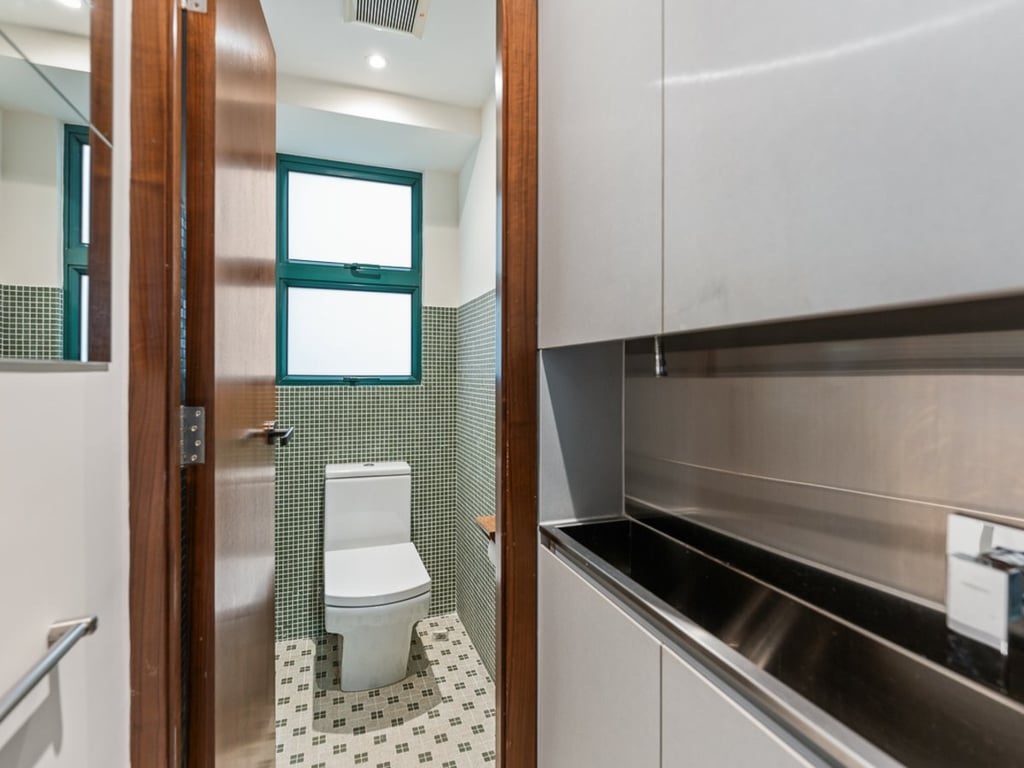 https://img.propertyraptor.com/cdn-cgi/imagedelivery/KD5bF_AFL0JDTbKLWF7z9g/ap8/ap8_001/hornet/prp/img/7741359d28391dc2a5fcba79b9c8d6dd.jpg/public