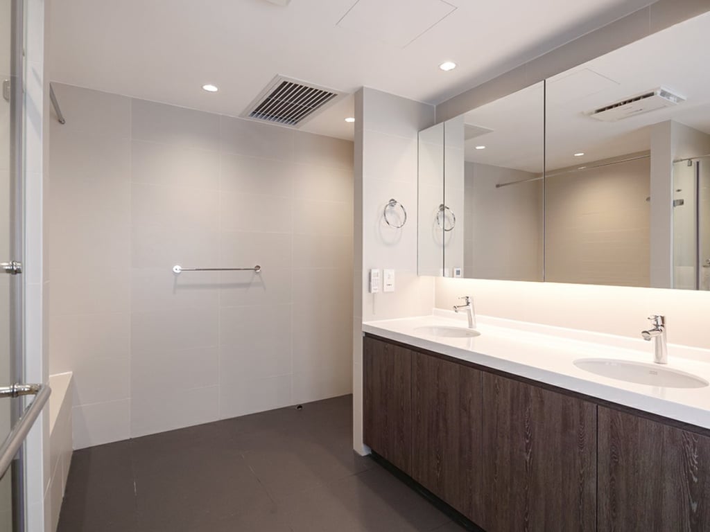 https://img.propertyraptor.com/cdn-cgi/imagedelivery/KD5bF_AFL0JDTbKLWF7z9g/ap8/ap8_001/hornet/prp/img/7755bfc6f57e6fa5334649f0b65e1d50.jpg/public