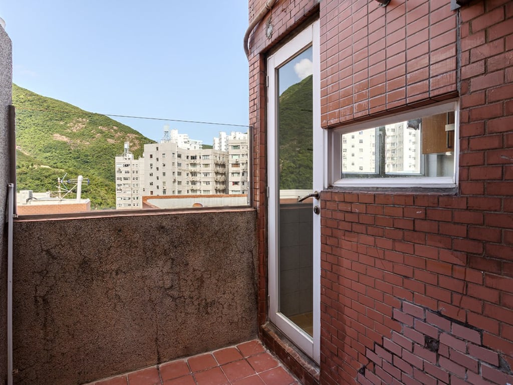 https://img.propertyraptor.com/cdn-cgi/imagedelivery/KD5bF_AFL0JDTbKLWF7z9g/ap8/ap8_001/hornet/prp/img/778ea0a2bd0123c9a302e7339367c1bd.jpg/public